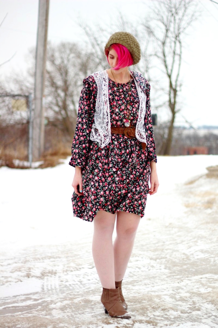 floral-dress-vintage-winter-hat-boots-tights-ootd-02